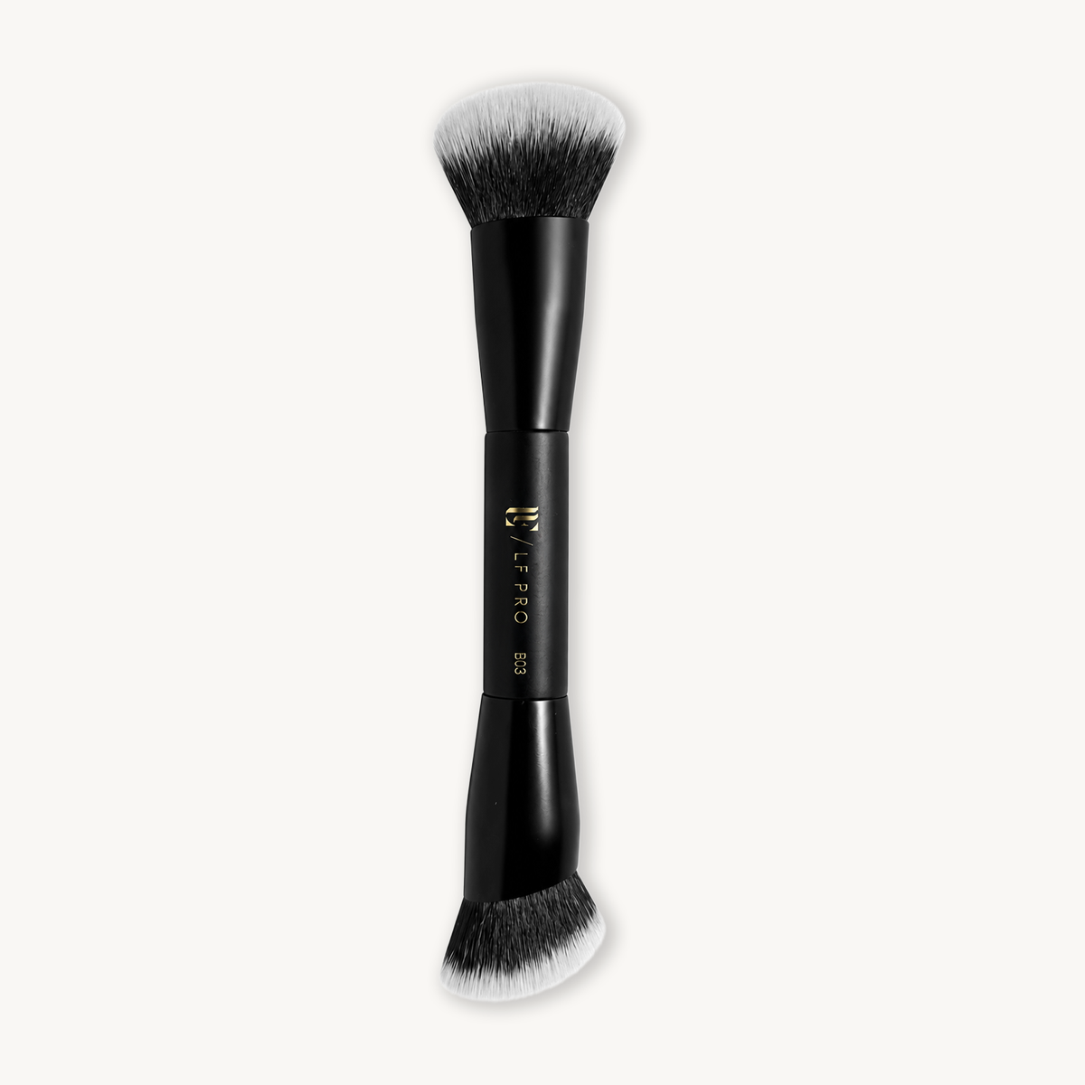 PINCEL PARA BLUSH E ILUMINADOR B03